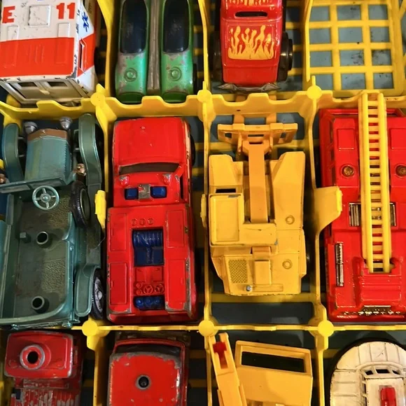 Vintage’60’s ‘70’s Lesney Matchbox case plus cars